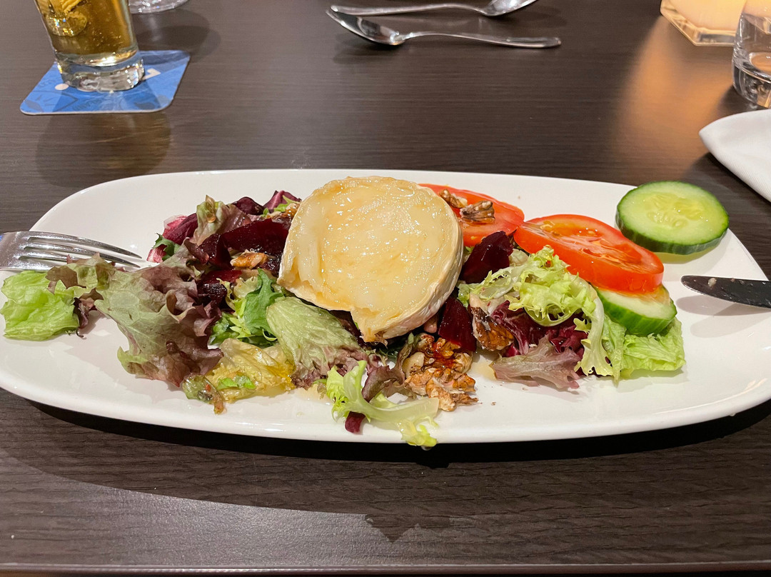 金色郁金香酒店主图