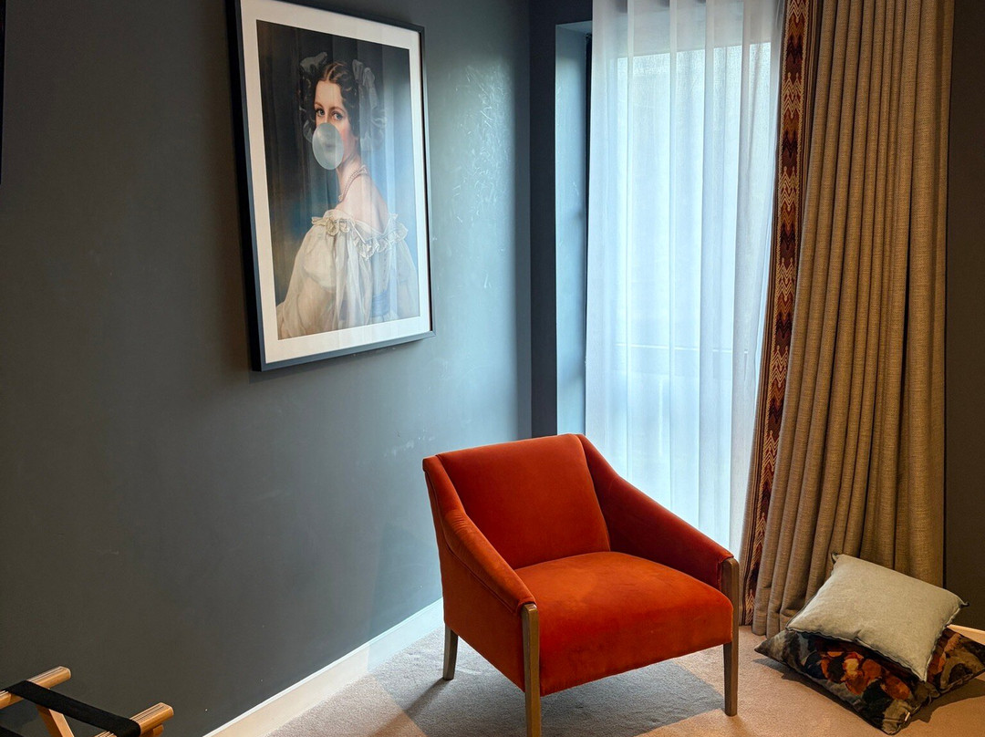 爱德华德勋爵酒店主图