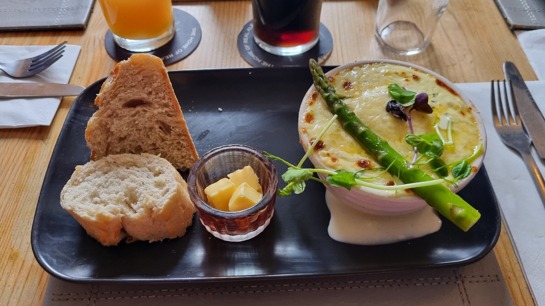 The Dolphin Inn-官方