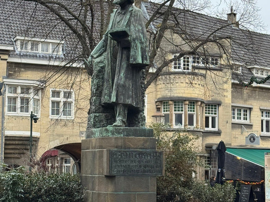 Pierre Cuypers Statue-鲁尔蒙德必去景点