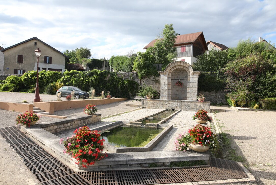 Le lavoir de Brevans et sa fontaine-Brevans必去景点
