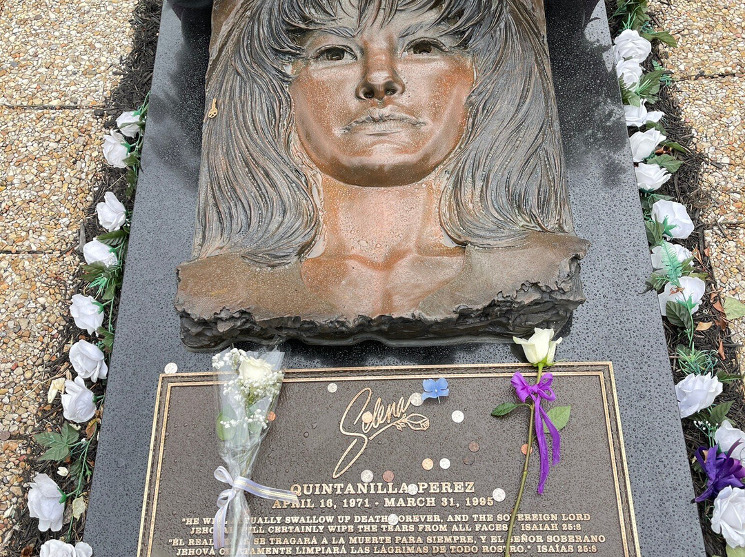 The Grave of Selena Quintanilla-Perez-科珀斯克里斯蒂市必去景点