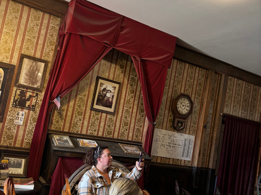 The Saloon Theatre-墓碑镇必去景点