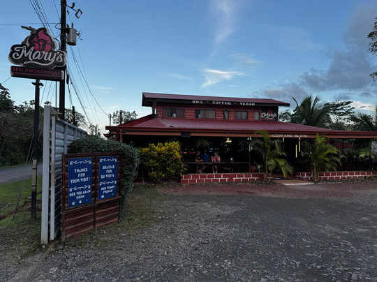 MARY´S BBQ - La Fortuna Lounge & Grill