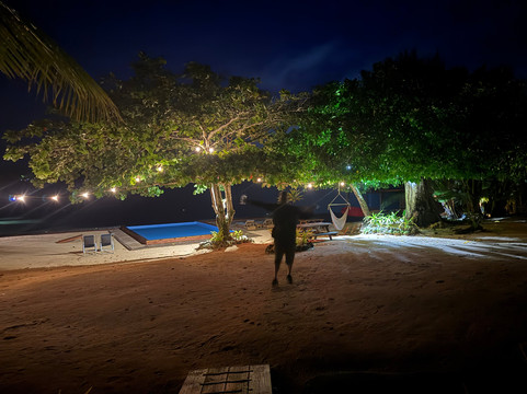 神秘沙滩酒店主图