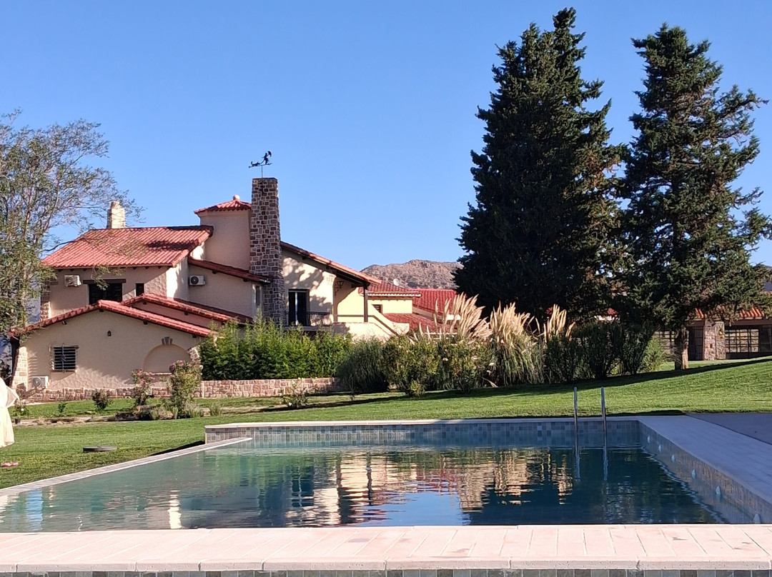 波垂利罗斯大酒店主图