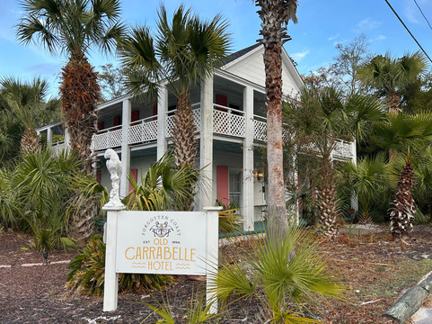 老卡拉贝尔酒店主图