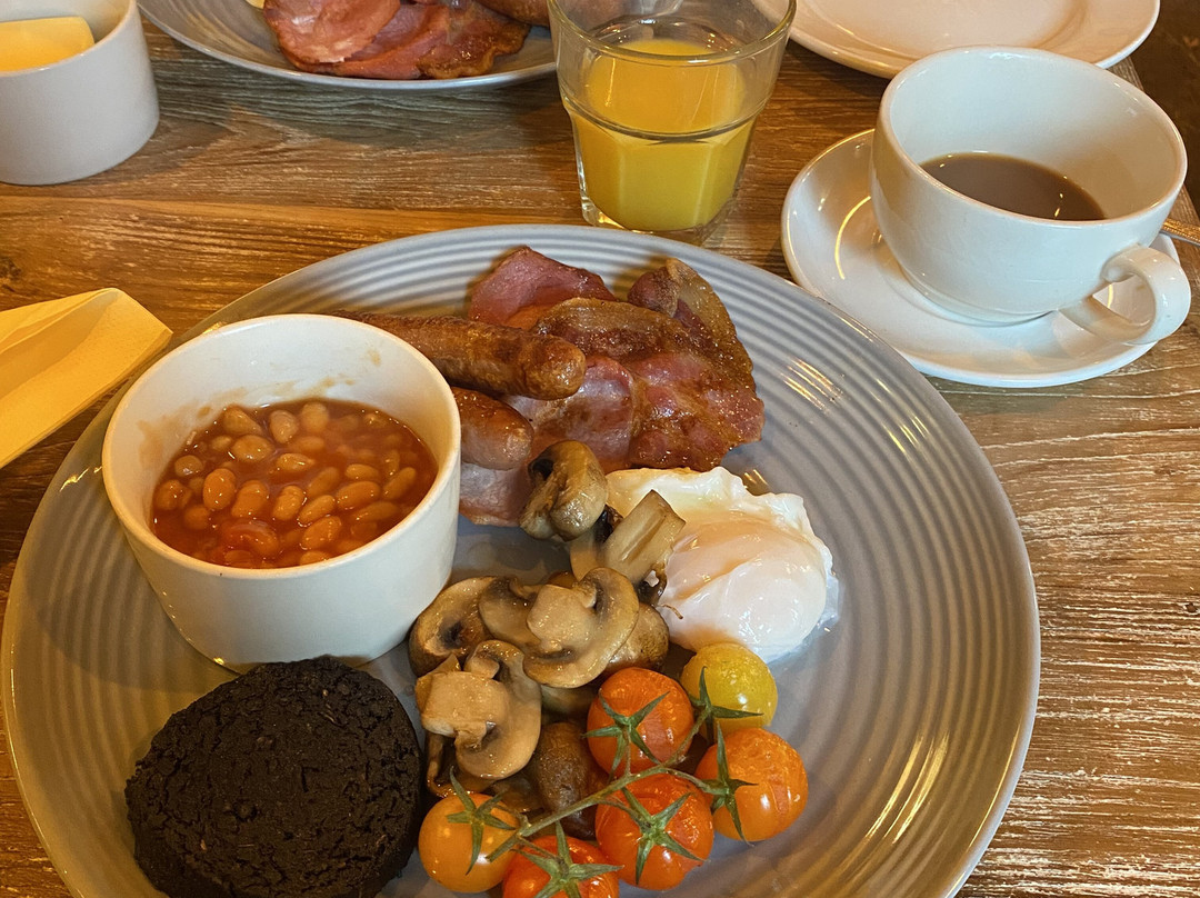 里顿皇后酒店主图