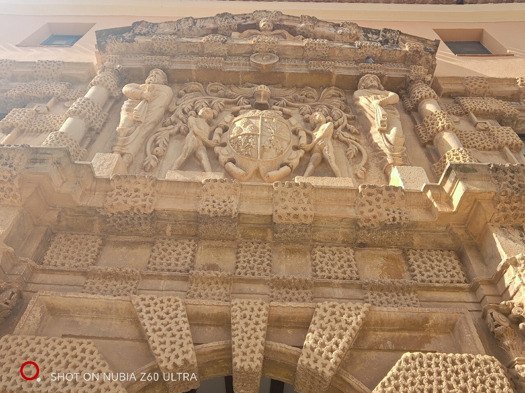 Palacio de los Condes de Cirat-Almansa必去景点