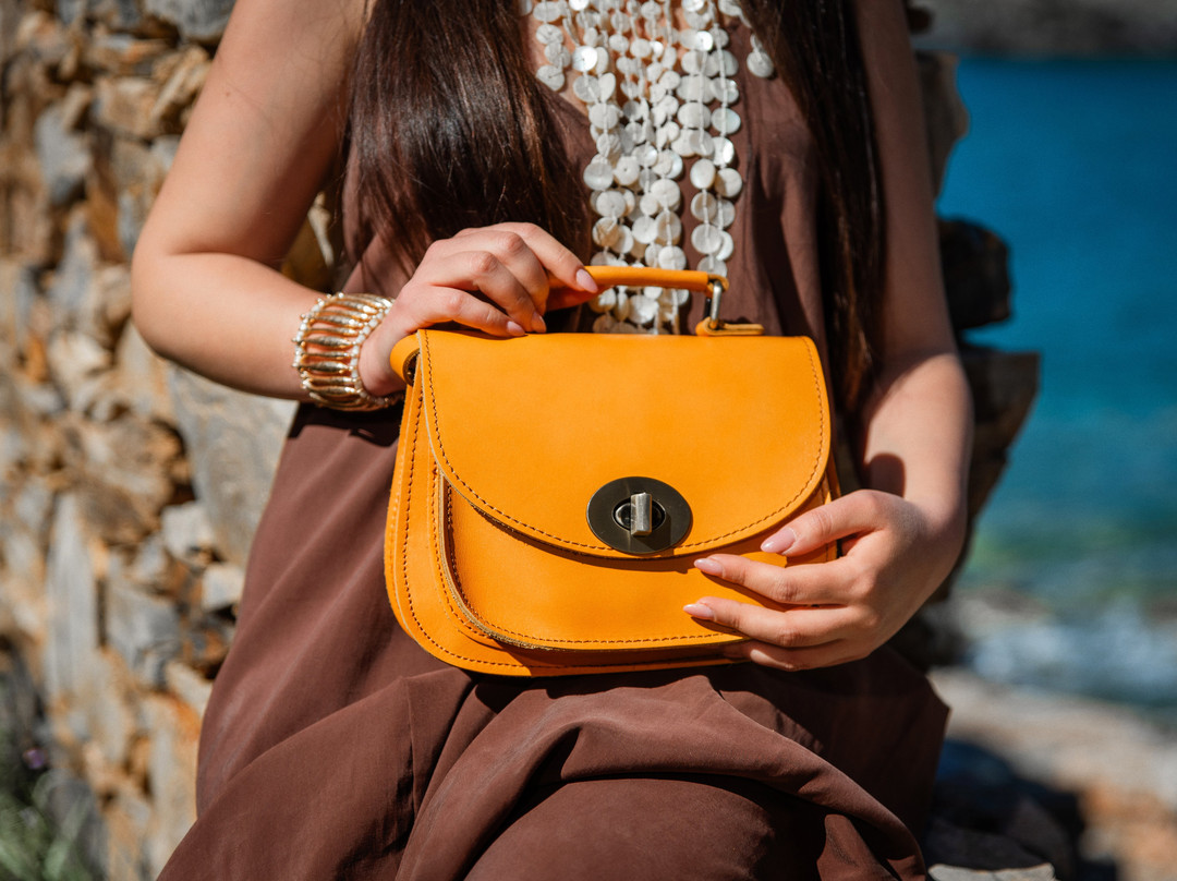 Jirakis Handcrafted Leather-Analipsi必去景点