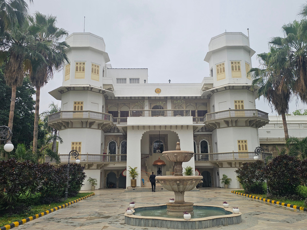 瓜利尔泰姬乌莎基兰宫殿酒店主图