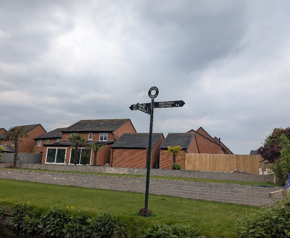 Lancashire Canal Cruises-Burscough必去景点
