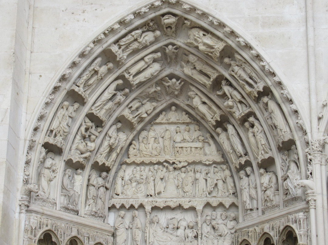 Cathedrale Saint-Etienne-欧塞尔必去景点