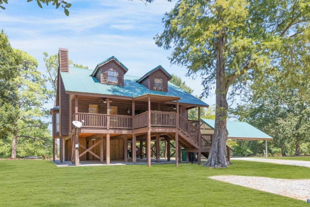 Experience Louisiana, Cabin on Bayou Petite Anse