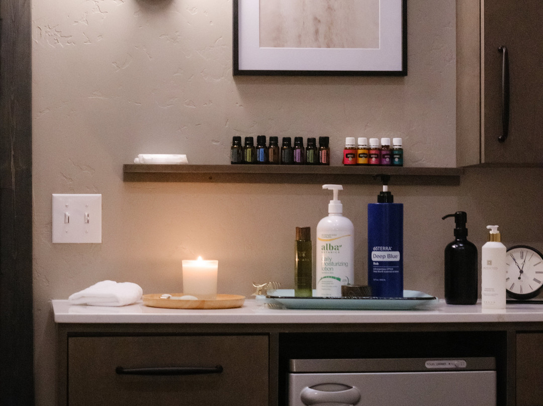 Sage Massage & Wellness-格兰德湖必去景点