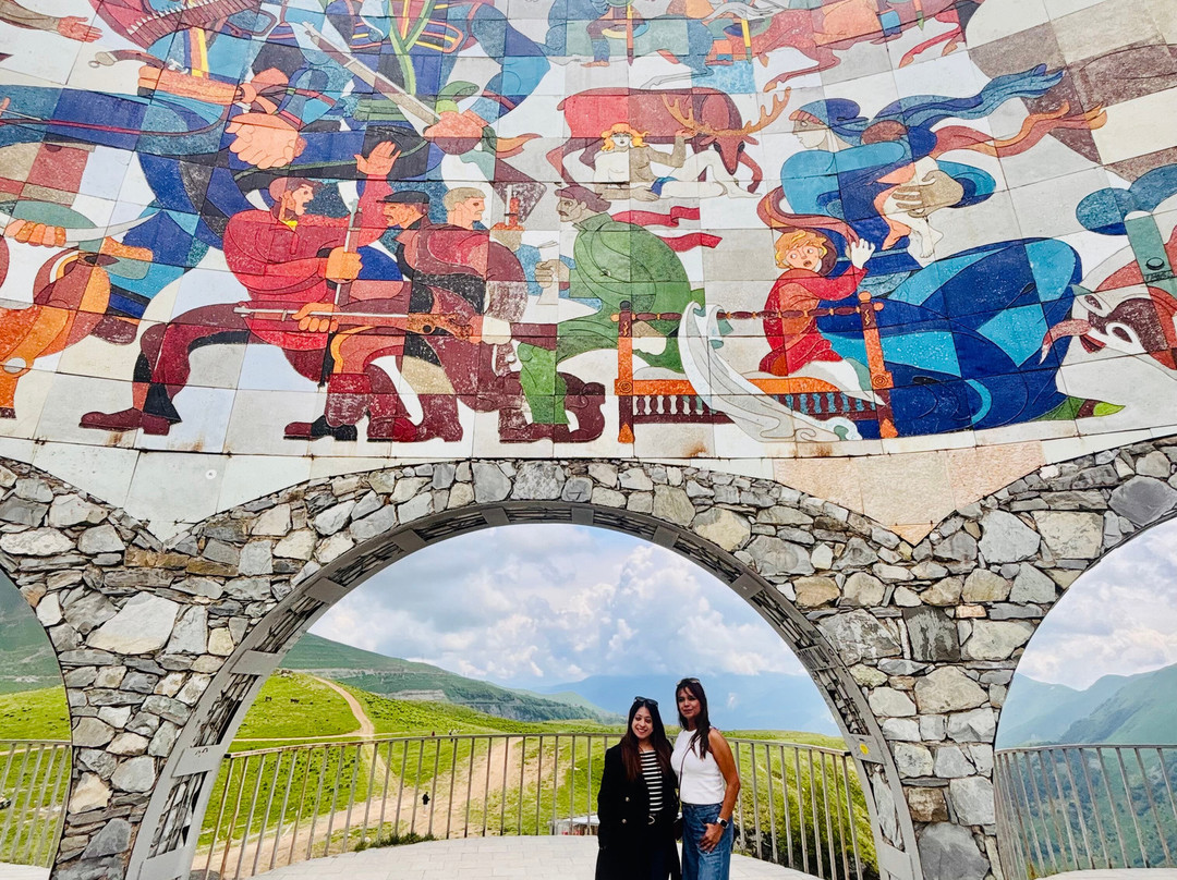 Russian Georgian Friendship Monument-古道里必去景点
