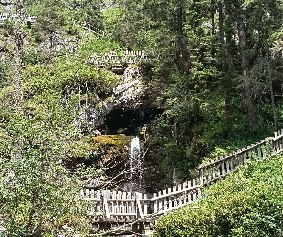 Cascate di Vallesinella-马多纳迪坎皮格里奥必去景点