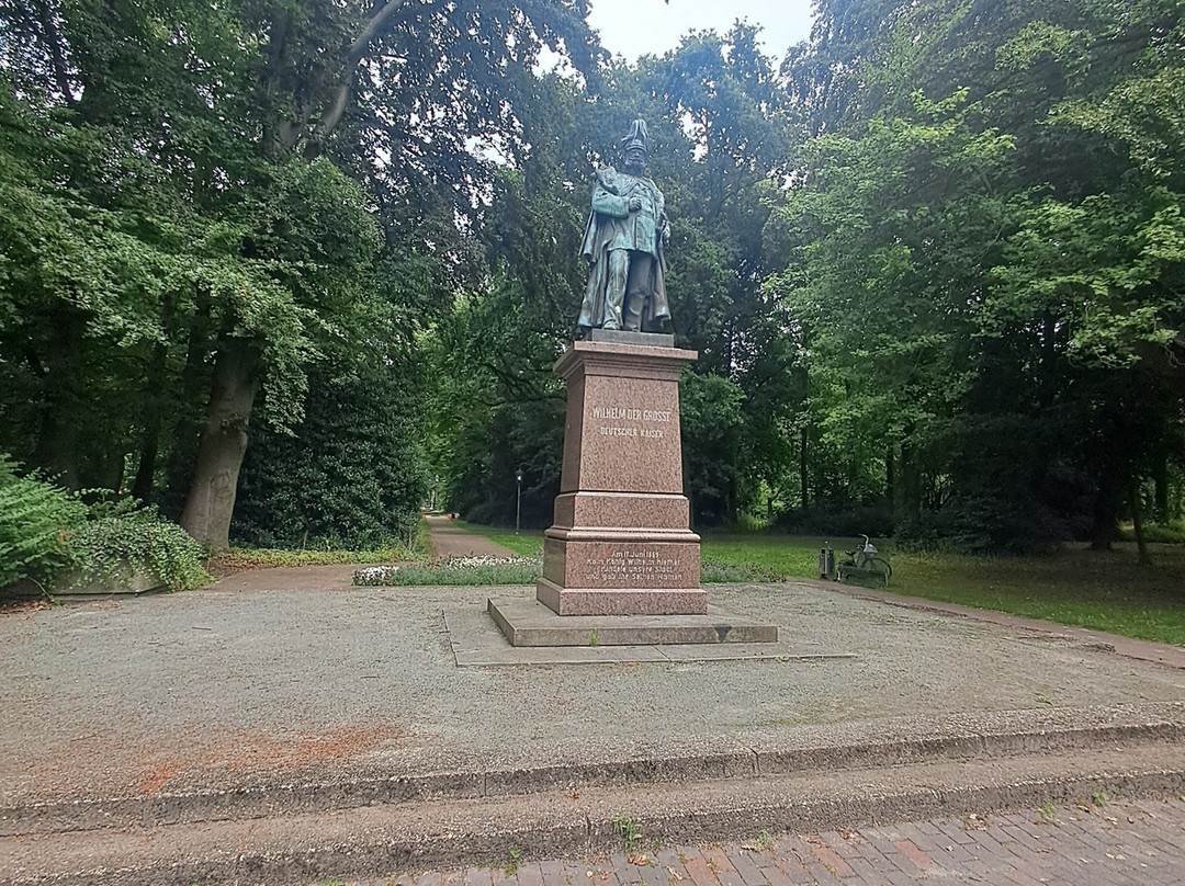 Friedrich-Wilhelm-Platz mit Prinz-Adalbert-von-Preußen-Denkmal-威廉港必去景点