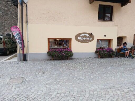 Alpenzu - Negozio Gressoney
