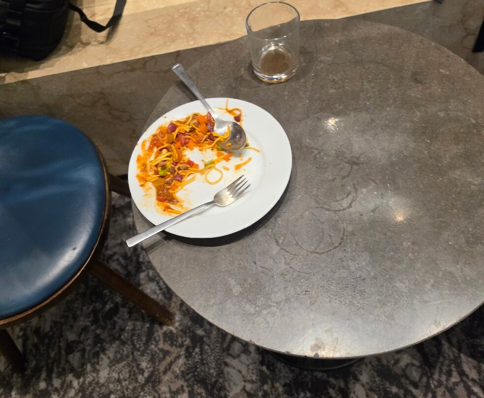 Plaza Premium Lounge Heathrow T2 Departures-伦敦必去景点