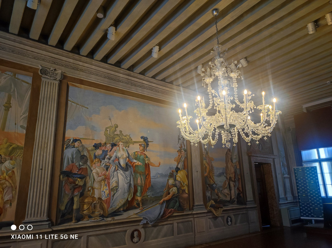 Libreria Palazzo Roberti-巴萨诺－德尔格拉帕必去景点