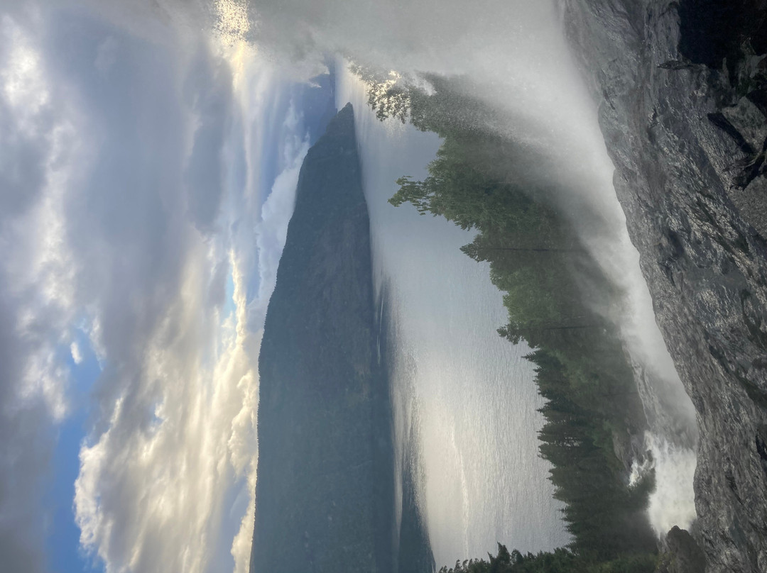 Tvinnefossen Waterfall-Stryn必去景点