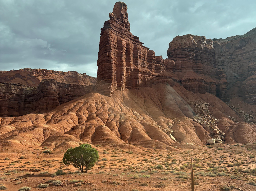 Chimney Rock Trail-圆顶礁国家公园必去景点