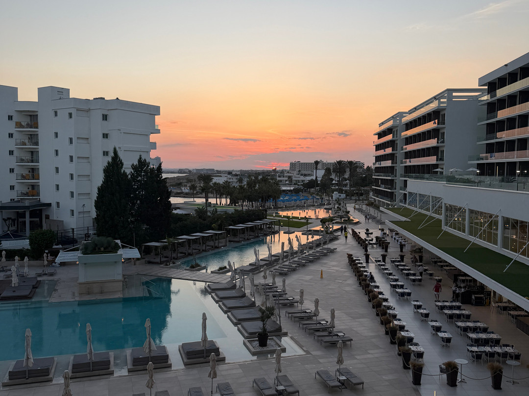 Chrysomare Beach Hotel and Resort主图