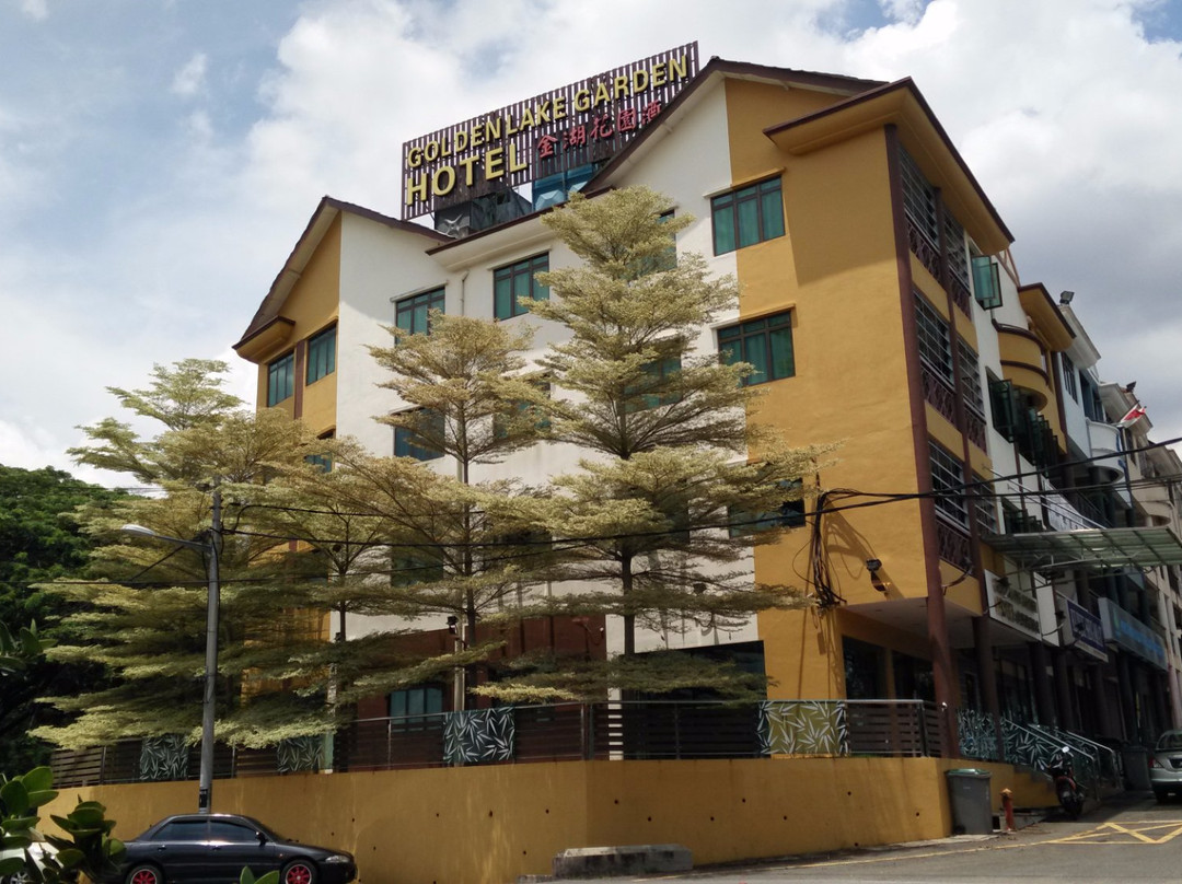 Golden Lake Garden Hotel