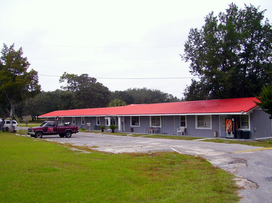 Tall Pines Motel