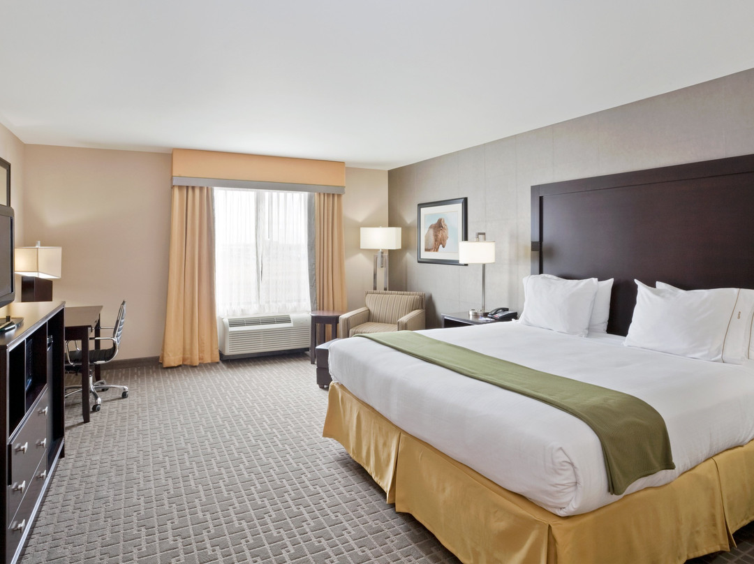 Holiday Inn Express & Suites Hays by IHG主图