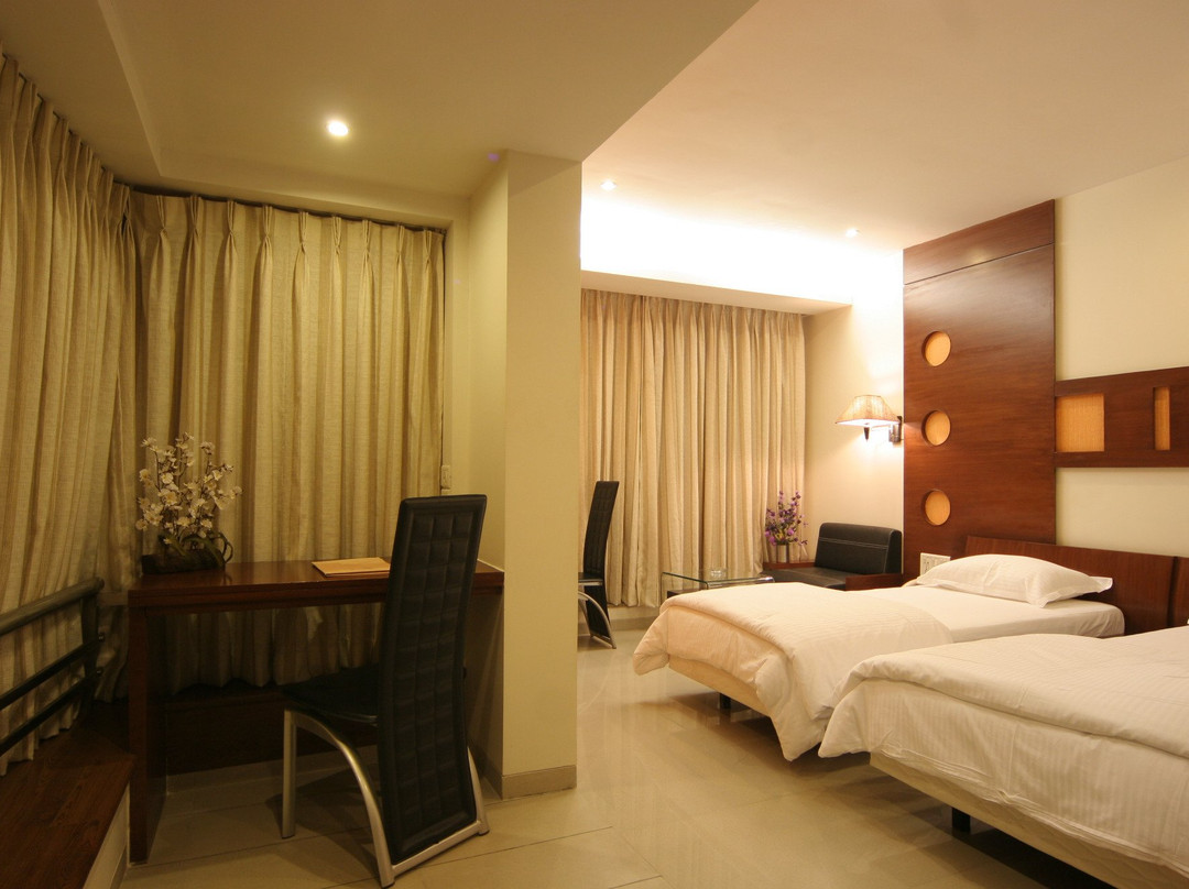 Pride Biznotel Alkapuri