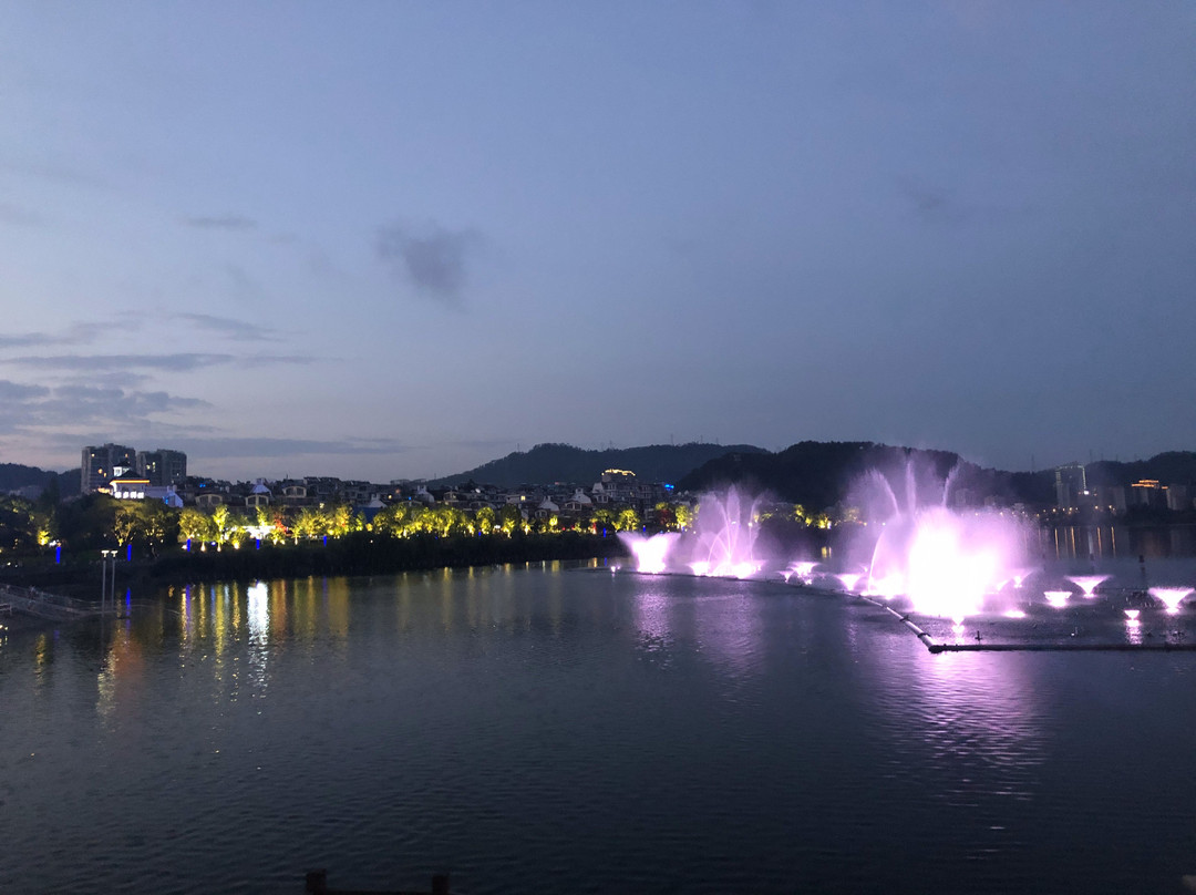 名湖大酒店