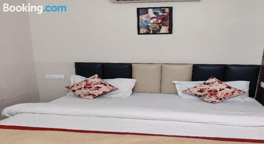 OYO 80271 Jagdamba Home Stay