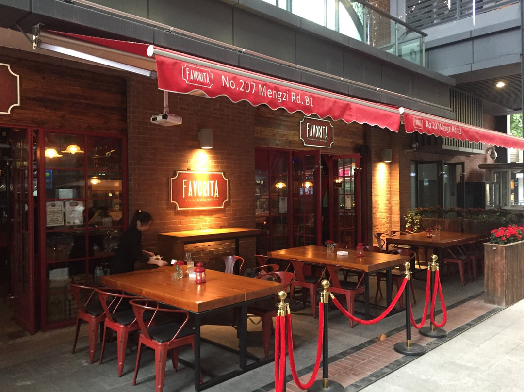 Favorita Mengzi Road