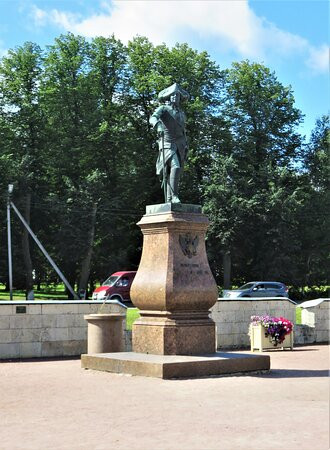 Monument to Imperator Pavel I景点图片