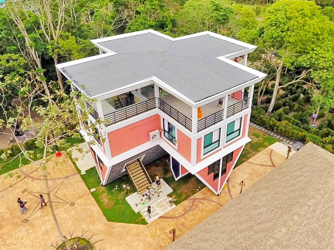 Baan Teelanka - The UpsideDown House of Phuket景点图片