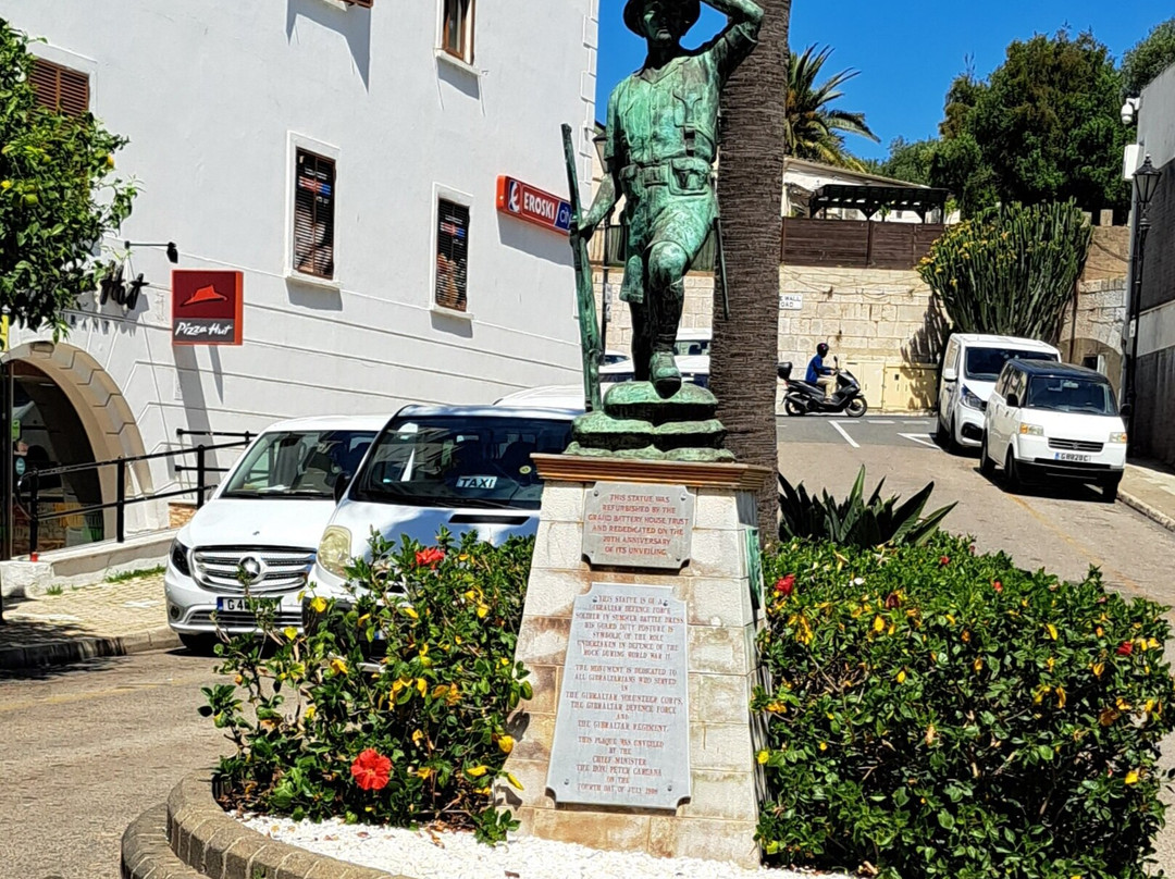 Statue of Gibralter Defence Force Soldier景点图片
