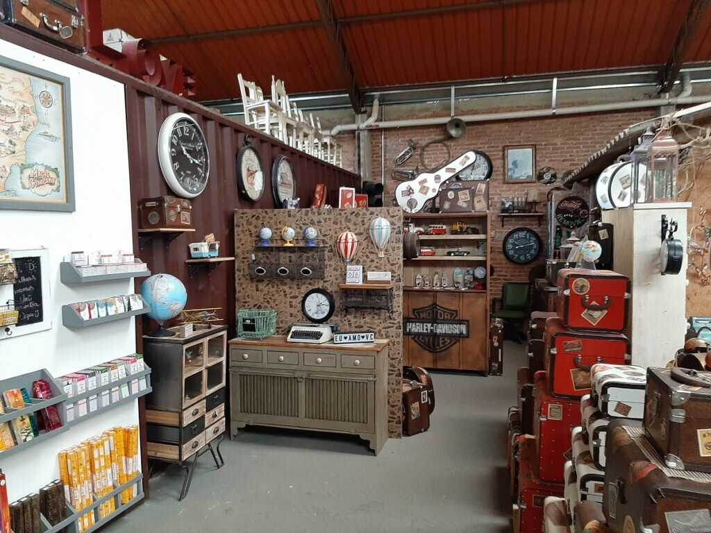 Garage Sale景点图片