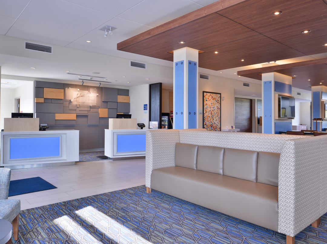 Holiday Inn Express & Suites Olathe West By IHG主图