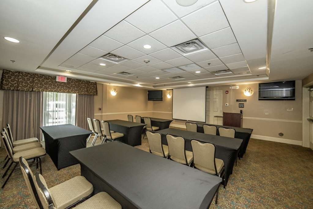 博福特希尔顿花园酒店主图