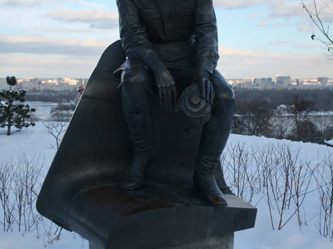 Leonid Bykov Monument-基辅必去景点