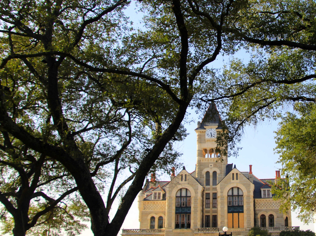 Deleon Plaza-维多利亚必去景点