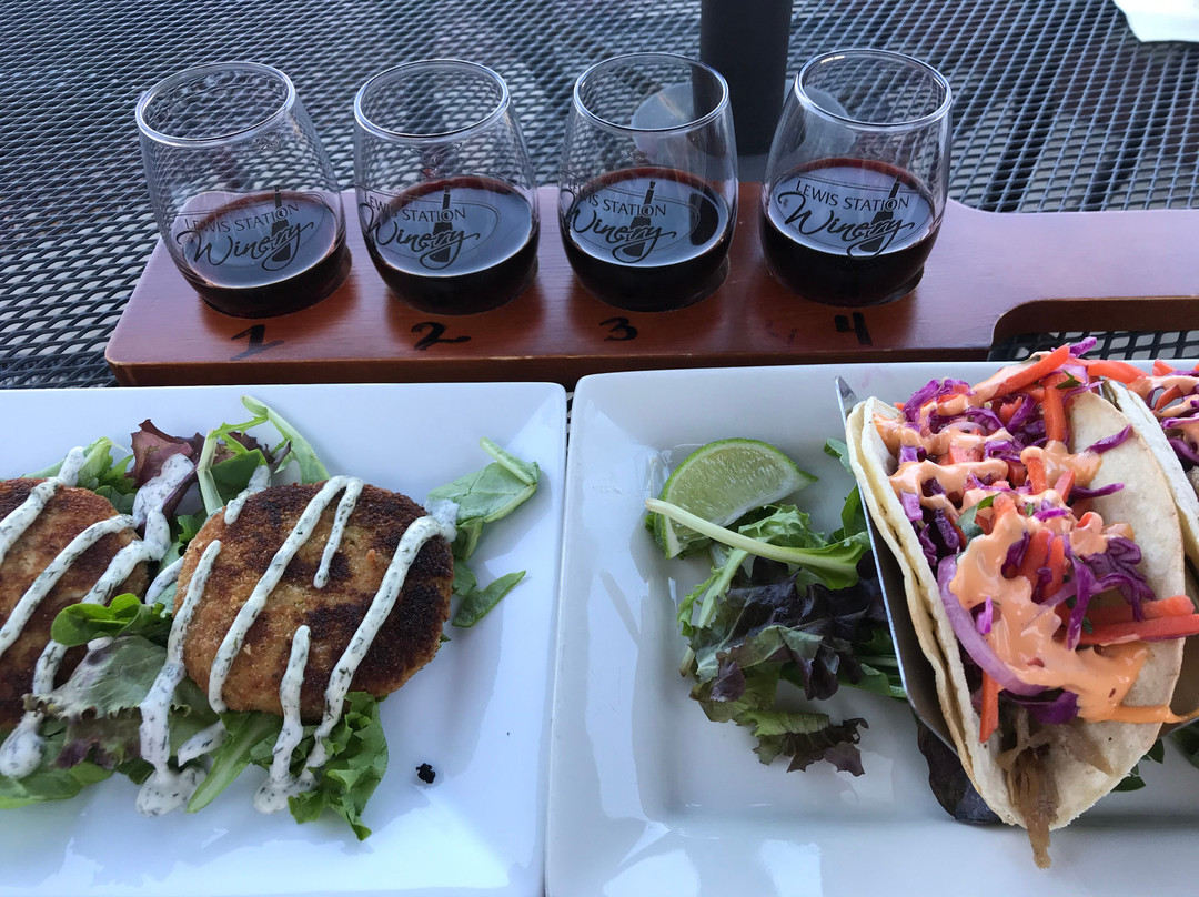 Lewis Station Winery-Lake Mills必去景点