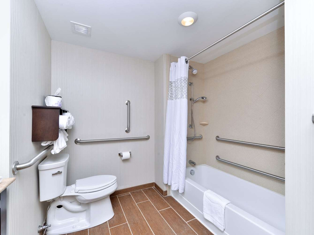 Hampton Inn & Suites California主图