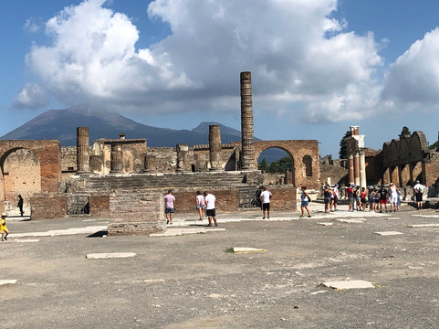 Campaniatourguide-那不勒斯必去景点