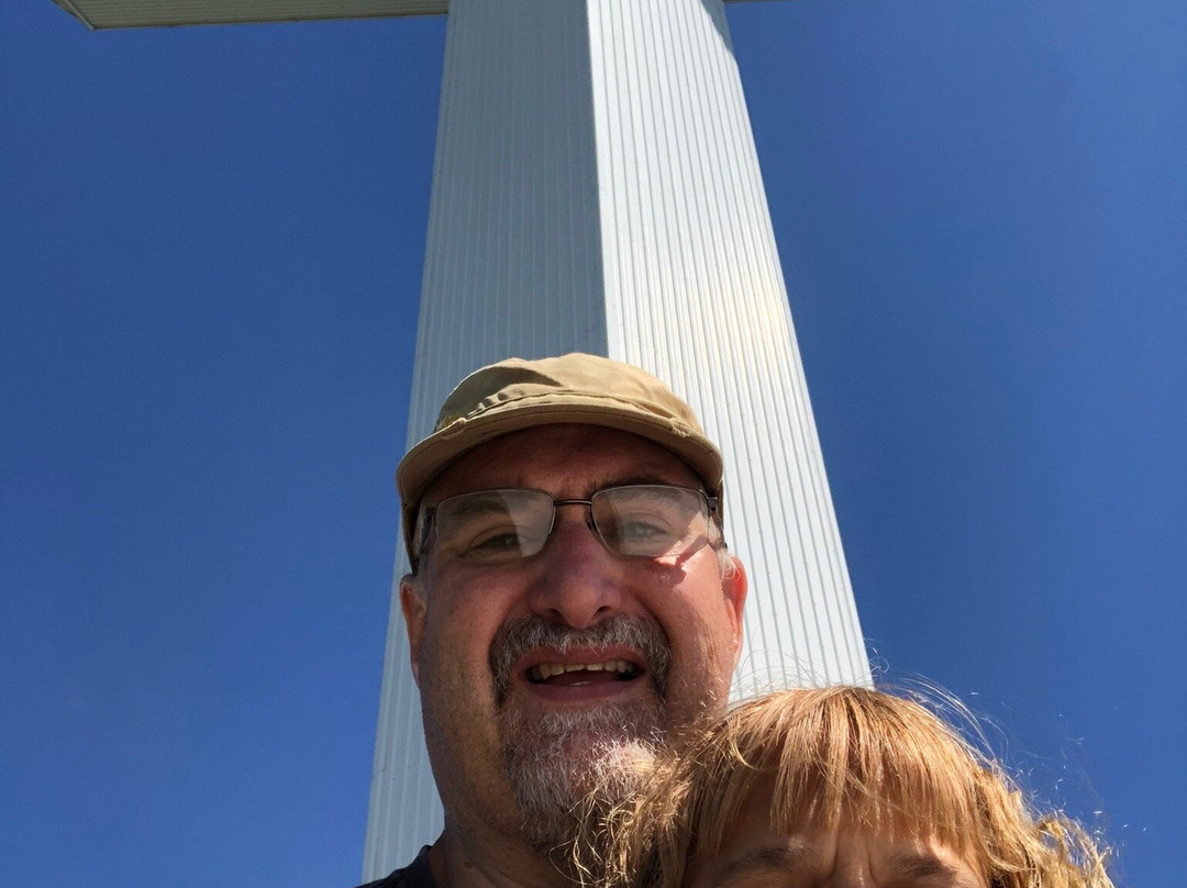 Cross at the Crossroads-Effingham必去景点