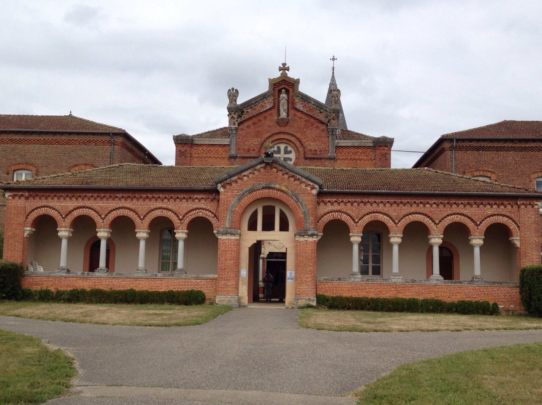 Abbaye Notre-Dame-des-Dombes-Le Plantay必去景点
