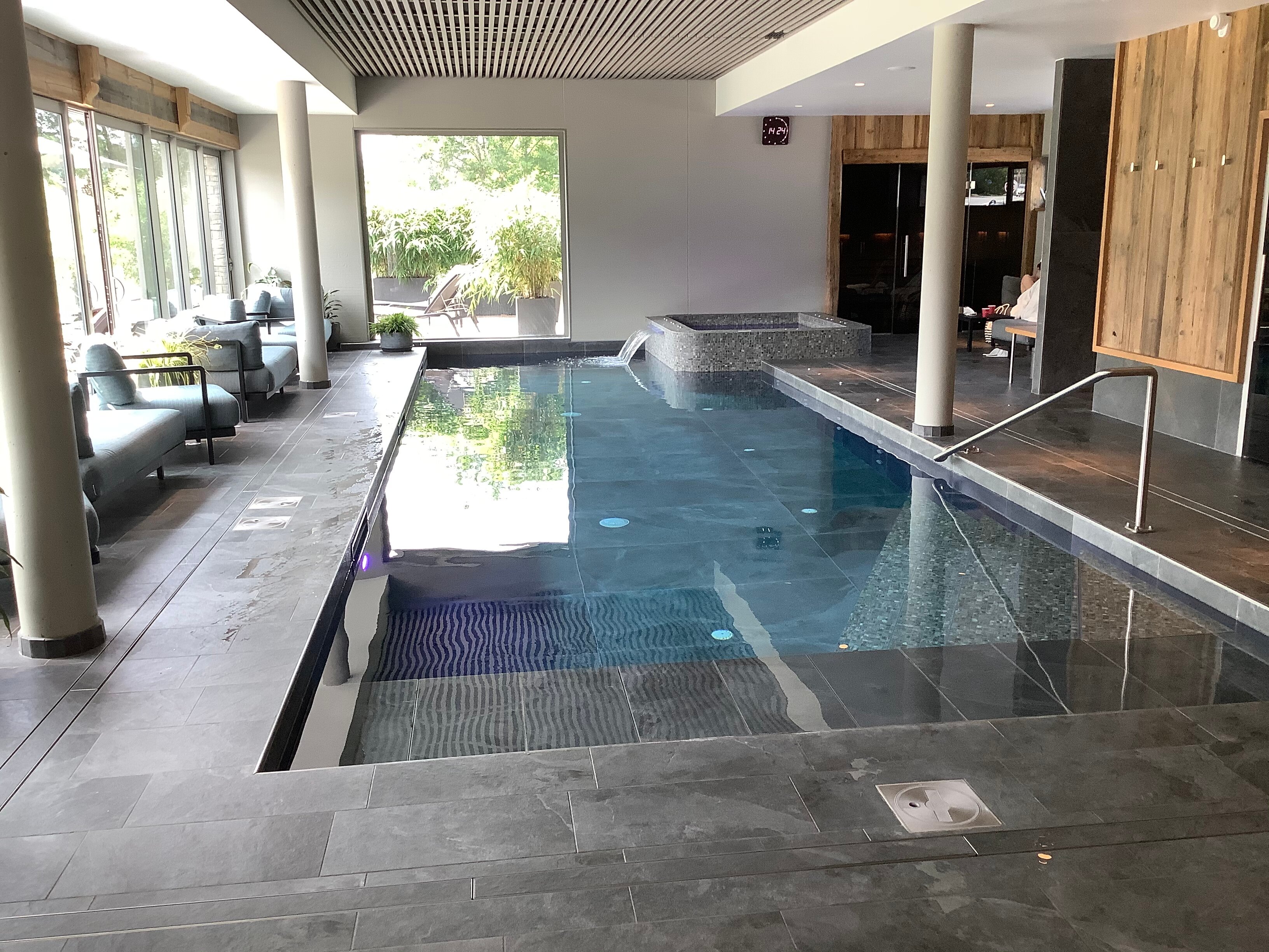 Hôtel Interlaken Lounge Bar & Spa-泳池