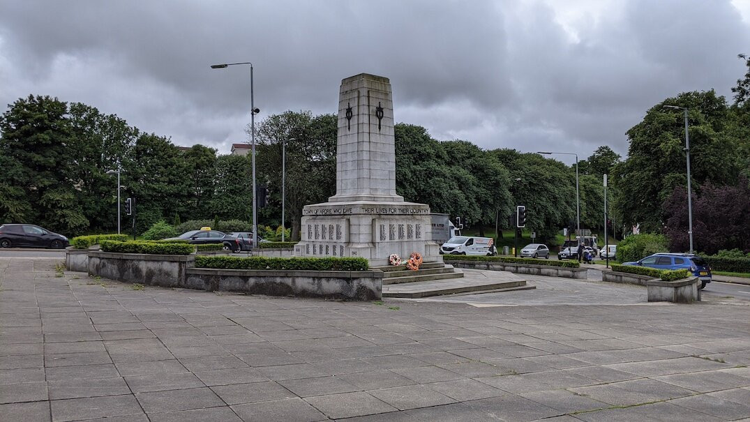 Airdrie Cenotaph War Memorial景点图片